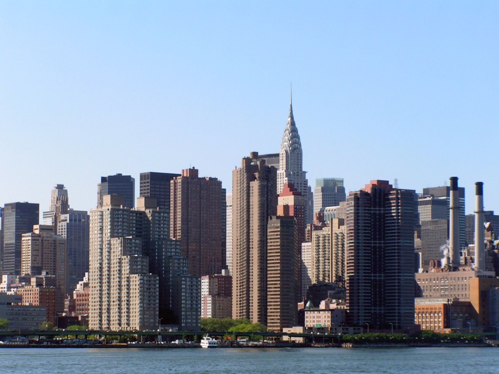 Skyline - E
Pohled na Manhattan z východu, dominuje Chrysler Building.

