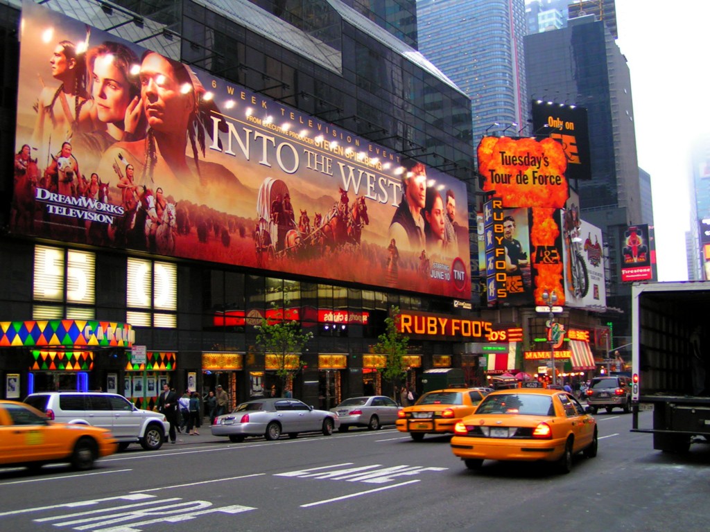 Times Square
Pupek světa. Media, divadla, reklamy....nenechte se oslnit.
