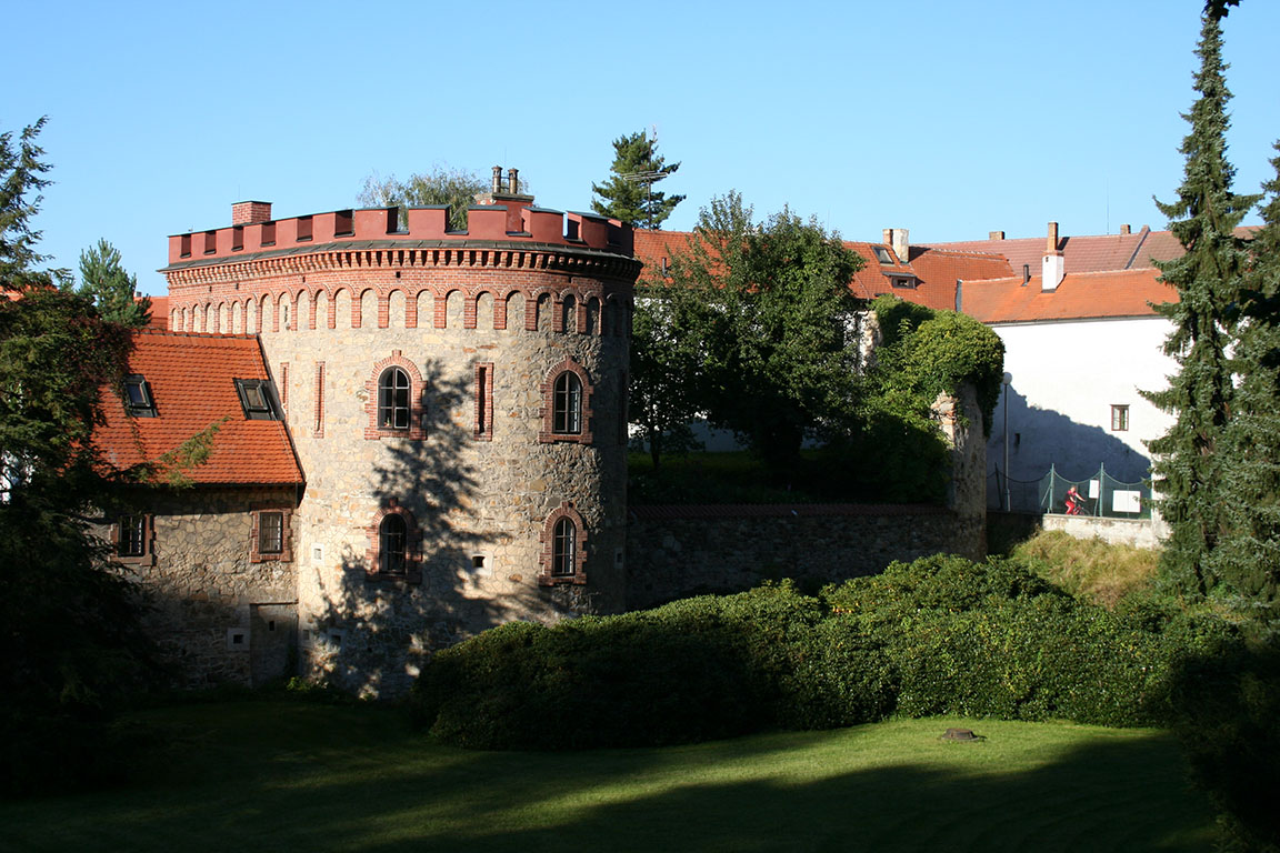 Hradby u zámku v Třeboni
