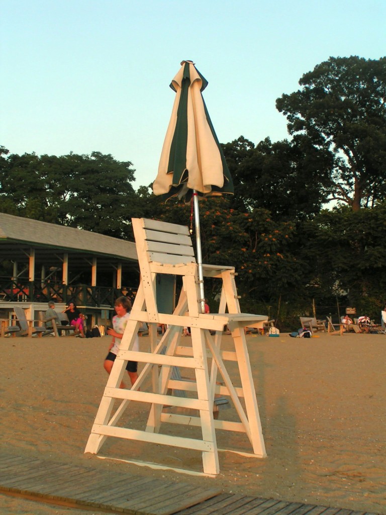 Lifeguard Chair
Typicka plážova židle, ze které pozoruje plavčík cvrkot na pláži.
